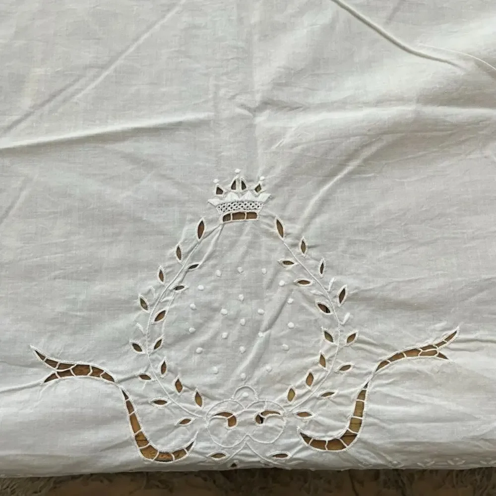 Imperial Elegance White Cotton Tablecloth 98